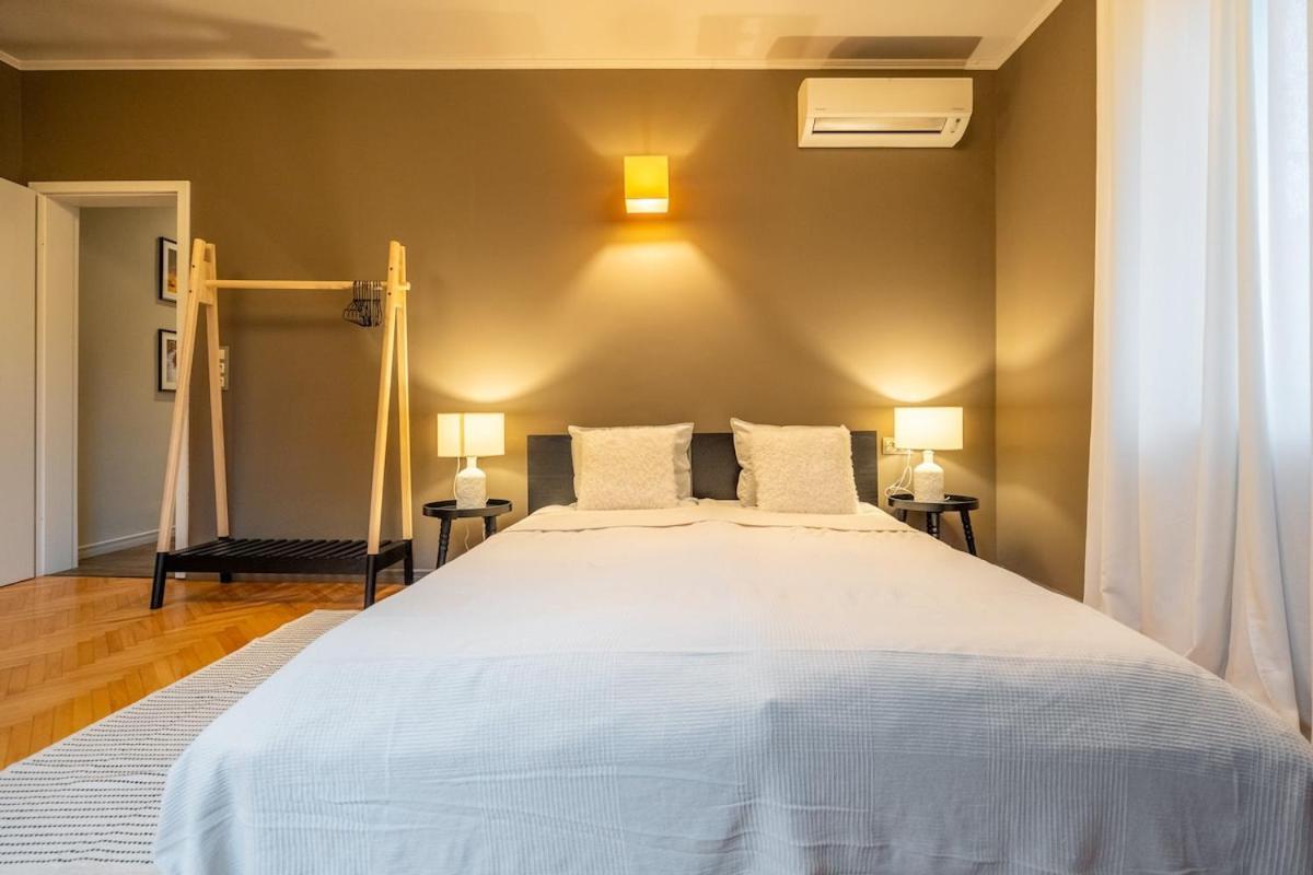 Stylish 2 Bdrm At Ndk *