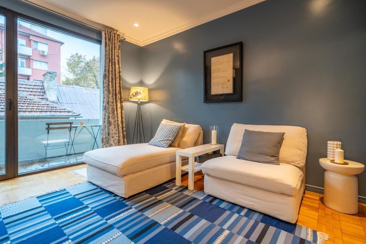 Stylish 2 Bdrm At Ndk *