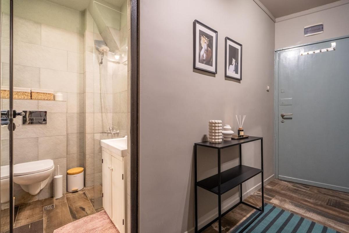Stylish 2 Bdrm At Ndk *